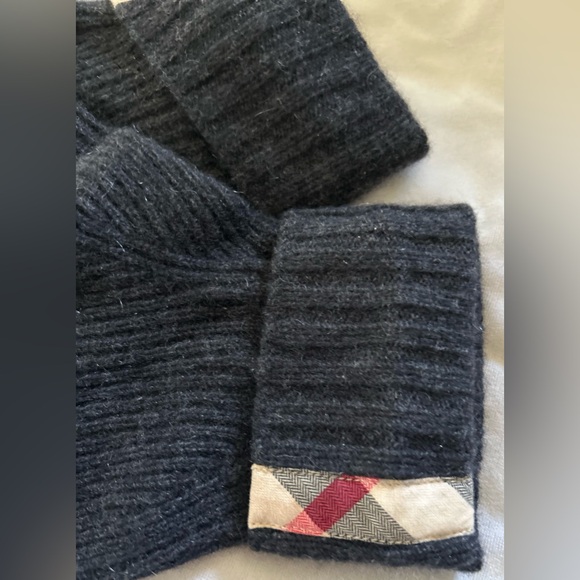 Men’s Burberry Wool/Cashmere Gloves - Picture 2 of 3